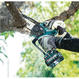 Sierra de cadena XGT® Makita UC029GZ