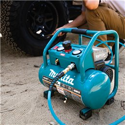 Compresor de aire XGT® Makita AC001GZ