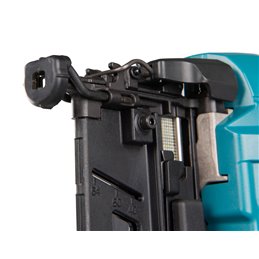 Clavadora LXT® Makita DBN600Z