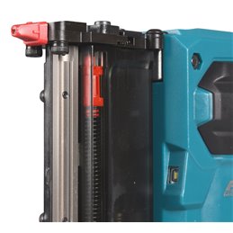 Clavadora XGT® Makita PT001GZ