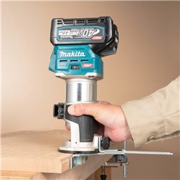 Fresadora multifunción XGT® Makita RT001GZ14